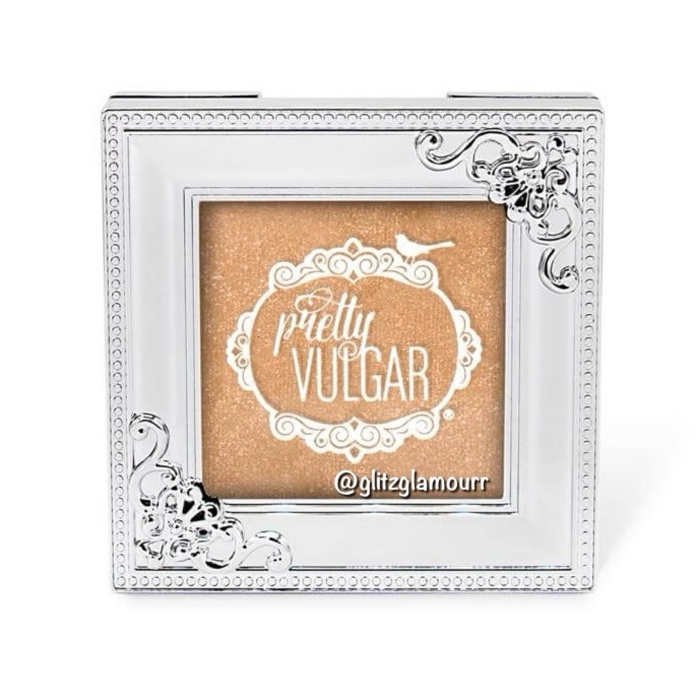 ✨🦢Pretty Vulgar Shimmering Swan Powder Highlighter✨🦢